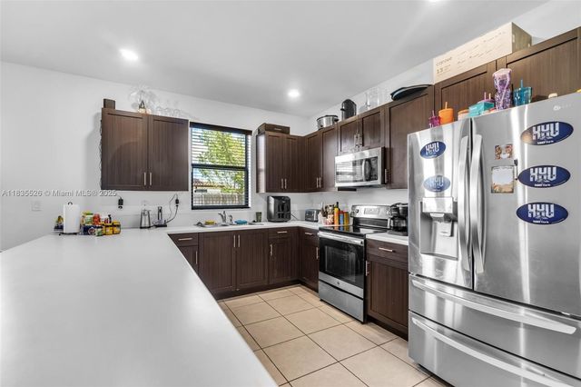 2553 SE 3rd St, Homestead, FL 33033