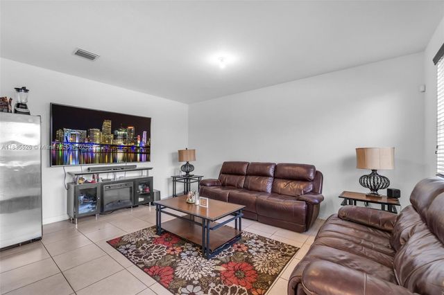 2553 SE 3rd St, Homestead, FL 33033