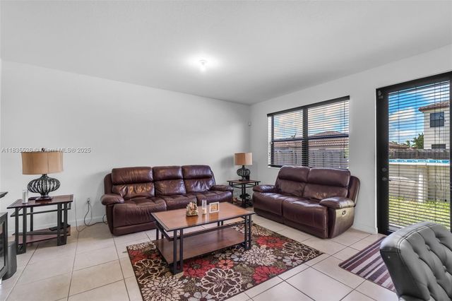 2553 SE 3rd St, Homestead, FL 33033