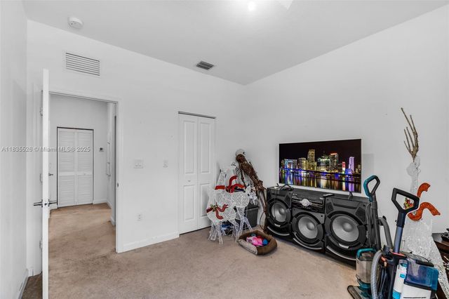 2553 SE 3rd St, Homestead, FL 33033