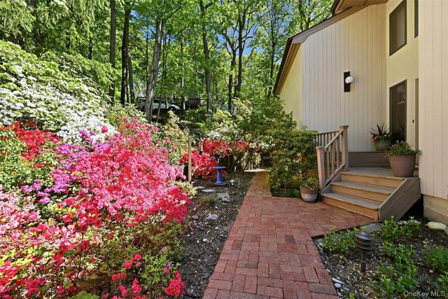 40 Laurel Hill Road, Centerport, NY 11721