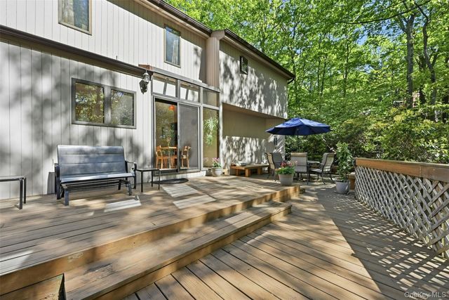 40 Laurel Hill Road, Centerport, NY 11721