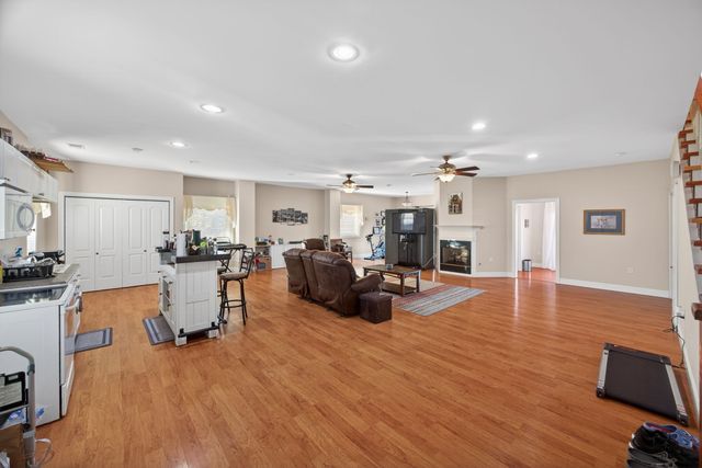 77 River Front Dr, Sparta, TN 38583