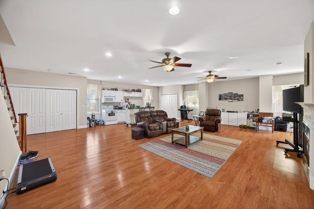 77 River Front Dr, Sparta, TN 38583