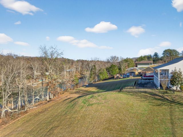 77 River Front Dr, Sparta, TN 38583