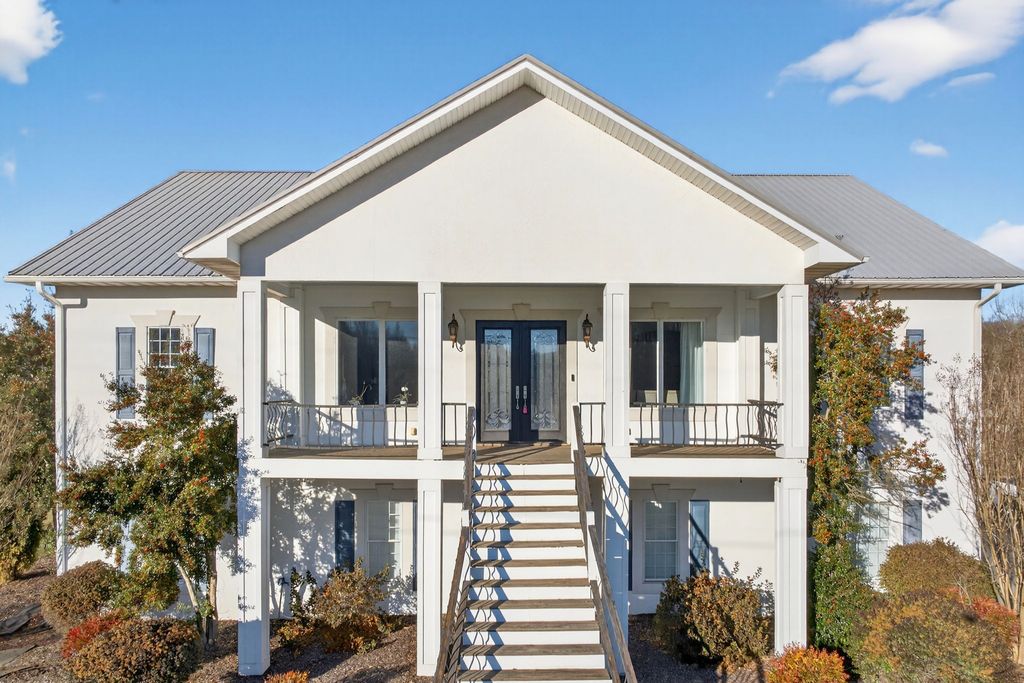 77 River Front Dr, Sparta, TN 38583