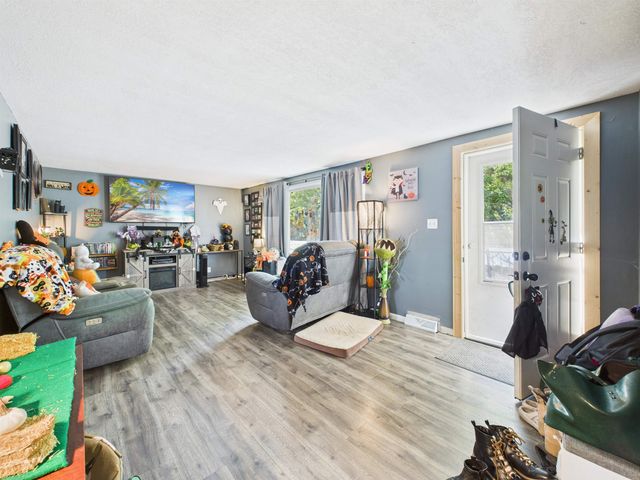 515 E Riverside Road, Huntington, IN 46750