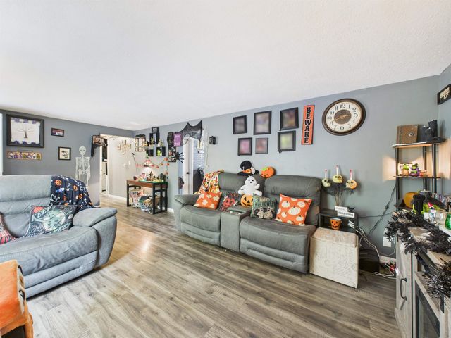 515 E Riverside Road, Huntington, IN 46750