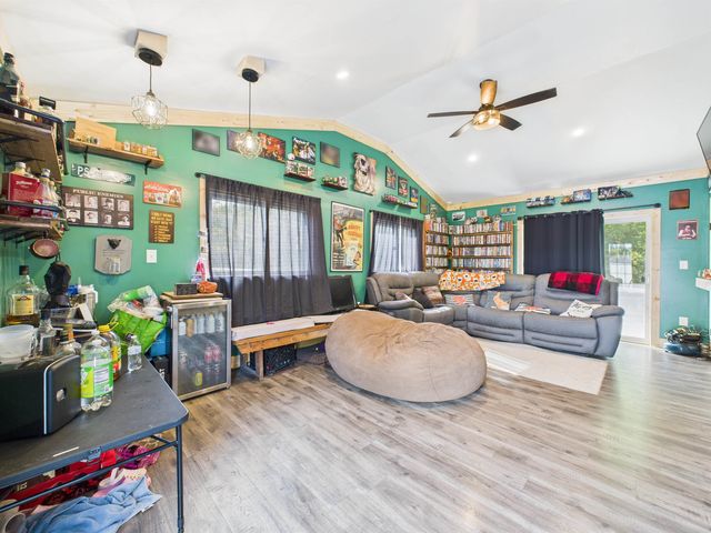 515 E Riverside Road, Huntington, IN 46750