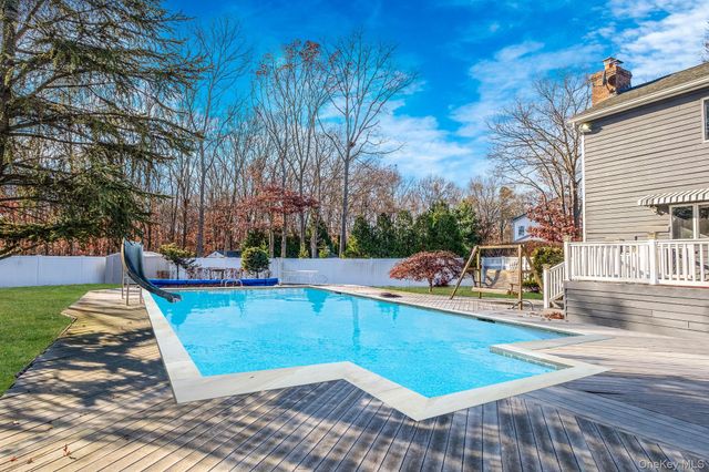 10 Cori Lane, Bohemia, NY 11716