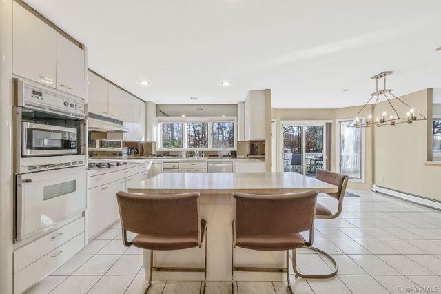 10 Cori Lane, Bohemia, NY 11716