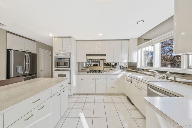 10 Cori Lane, Bohemia, NY 11716