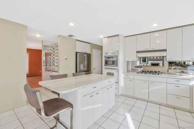 10 Cori Lane, Bohemia, NY 11716