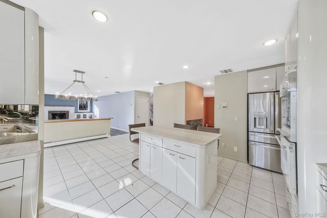 10 Cori Lane, Bohemia, NY 11716