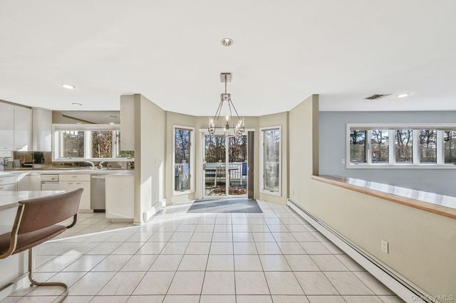 10 Cori Lane, Bohemia, NY 11716