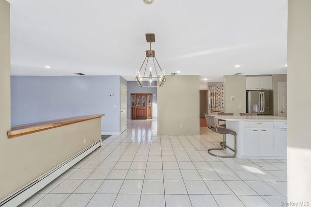 10 Cori Lane, Bohemia, NY 11716