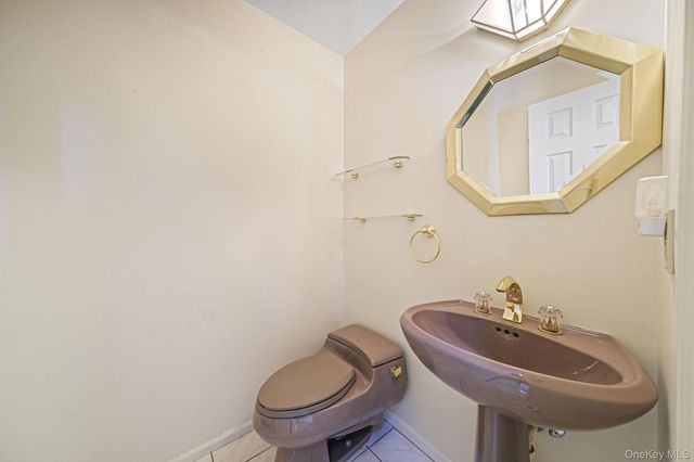 10 Cori Lane, Bohemia, NY 11716