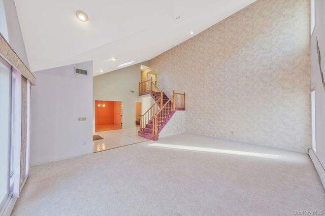 10 Cori Lane, Bohemia, NY 11716