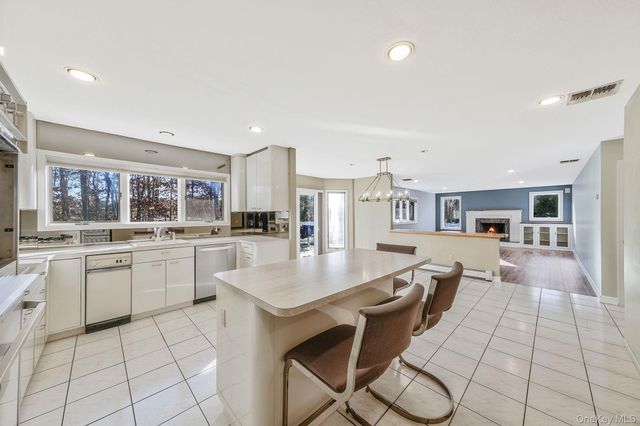 10 Cori Lane, Bohemia, NY 11716