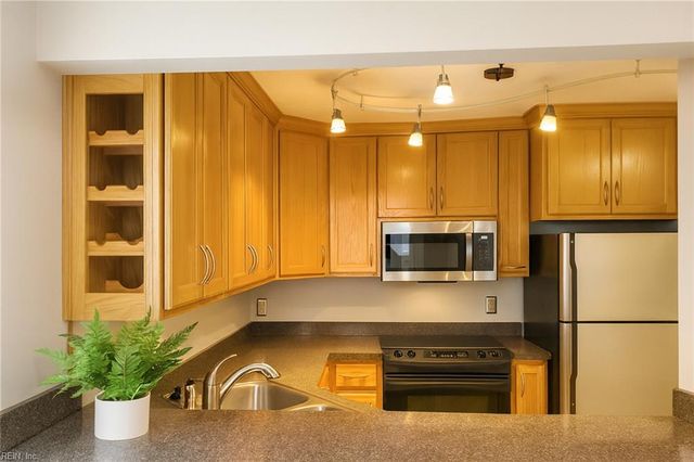 2425 Loran CT, Virginia Beach, VA 23451