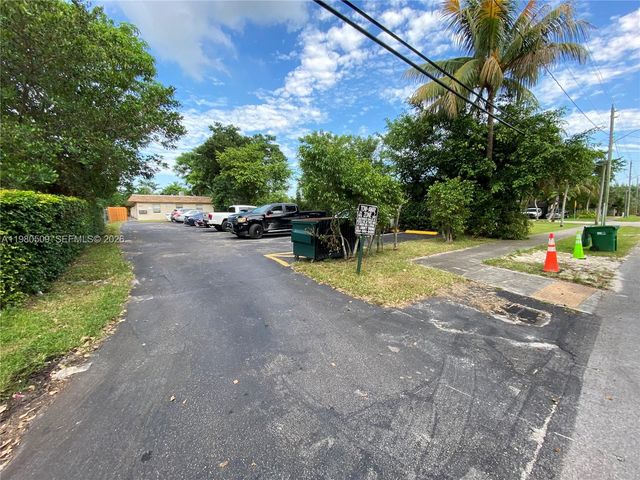 4621 SW 33rd Ave 1-6, Dania Beach, FL 33312