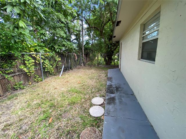 4621 SW 33rd Ave 1-6, Dania Beach, FL 33312
