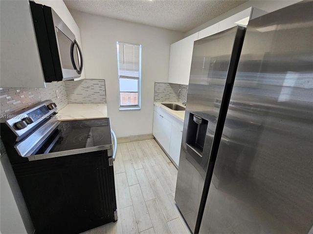 4621 SW 33rd Ave 1-6, Dania Beach, FL 33312