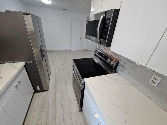 4621 SW 33rd Ave 1-6, Dania Beach, FL 33312