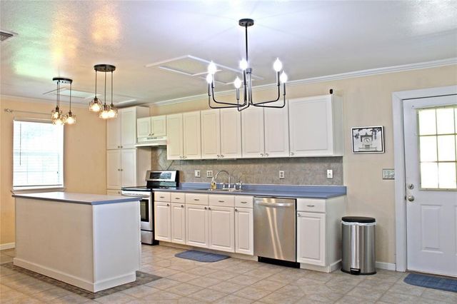 2042 Willow Springs Road, Fayetteville, TX 78940
