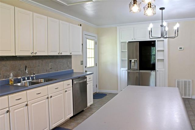 2042 Willow Springs Road, Fayetteville, TX 78940