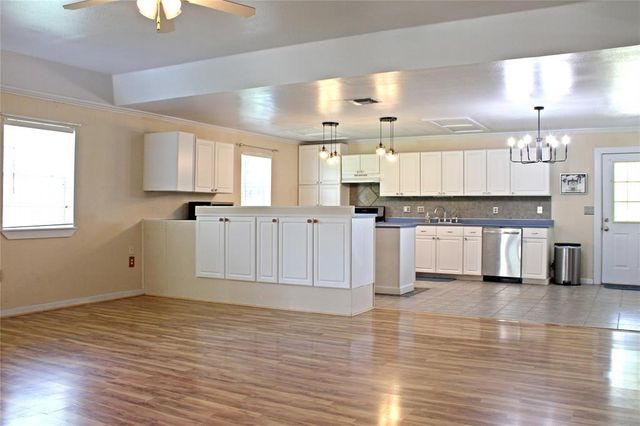 2042 Willow Springs Road, Fayetteville, TX 78940