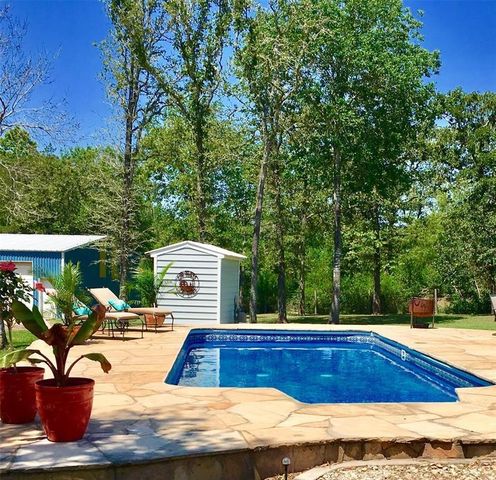 2042 Willow Springs Road, Fayetteville, TX 78940