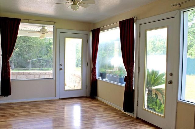 2042 Willow Springs Road, Fayetteville, TX 78940