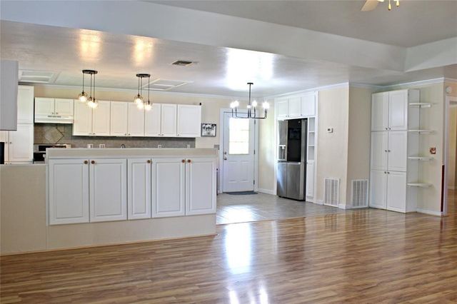 2042 Willow Springs Road, Fayetteville, TX 78940