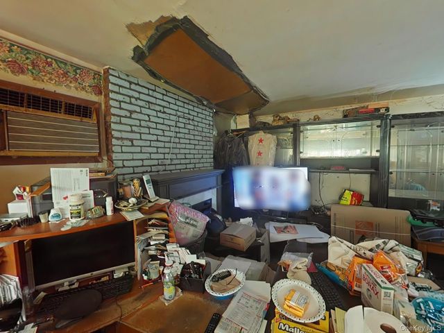 7 Lily Lane, Levittown, NY 11756