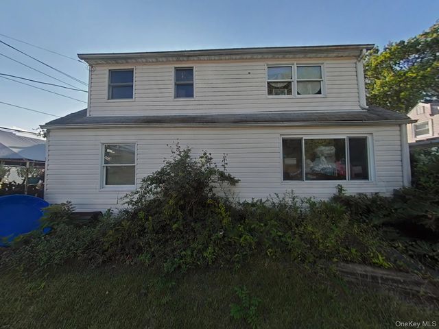 7 Lily Lane, Levittown, NY 11756