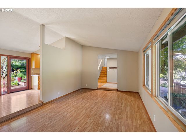 2090 HAWKINS Ln, Eugene, OR 97405