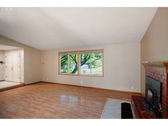 2090 HAWKINS Ln, Eugene, OR 97405