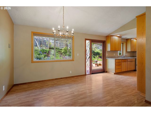 2090 HAWKINS Ln, Eugene, OR 97405