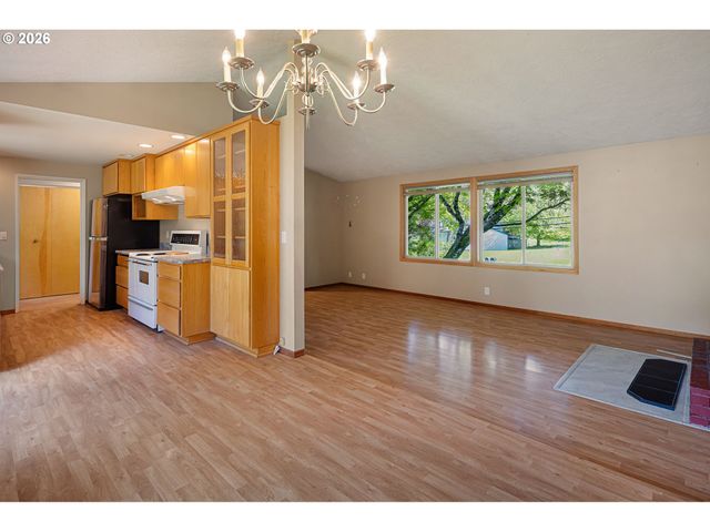 2090 HAWKINS Ln, Eugene, OR 97405