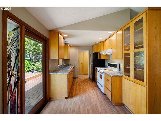 2090 HAWKINS Ln, Eugene, OR 97405