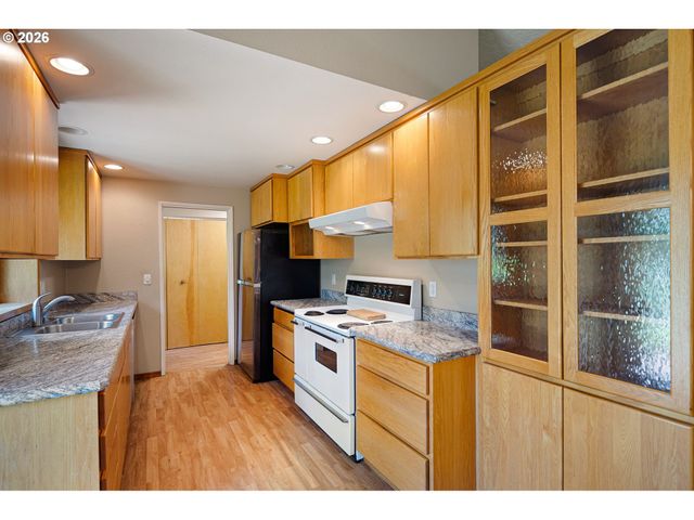 2090 HAWKINS Ln, Eugene, OR 97405