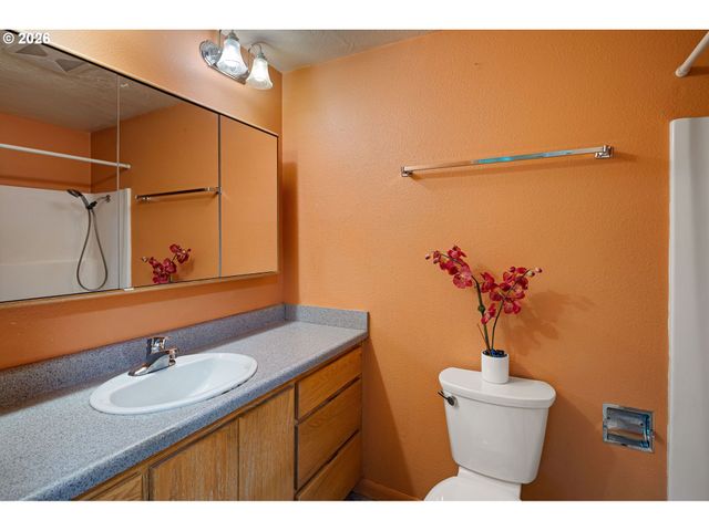 2090 HAWKINS Ln, Eugene, OR 97405