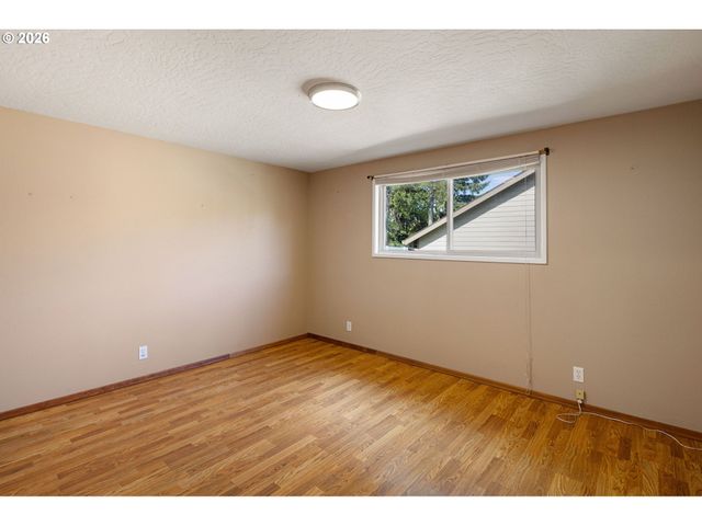 2090 HAWKINS Ln, Eugene, OR 97405