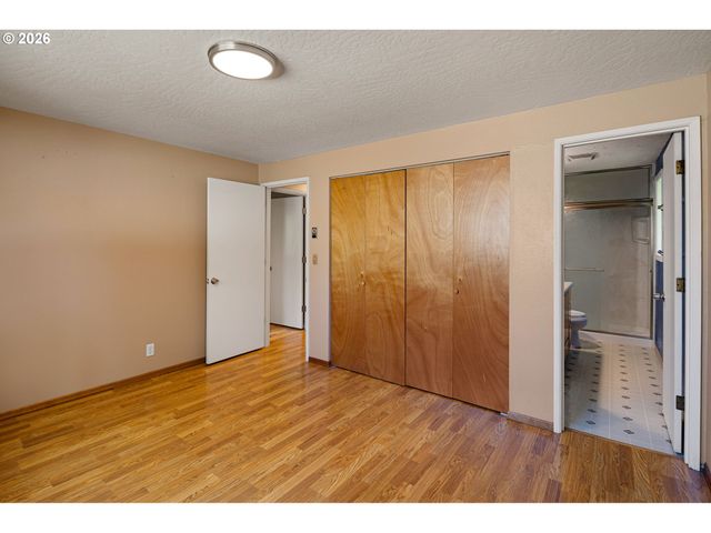 2090 HAWKINS Ln, Eugene, OR 97405