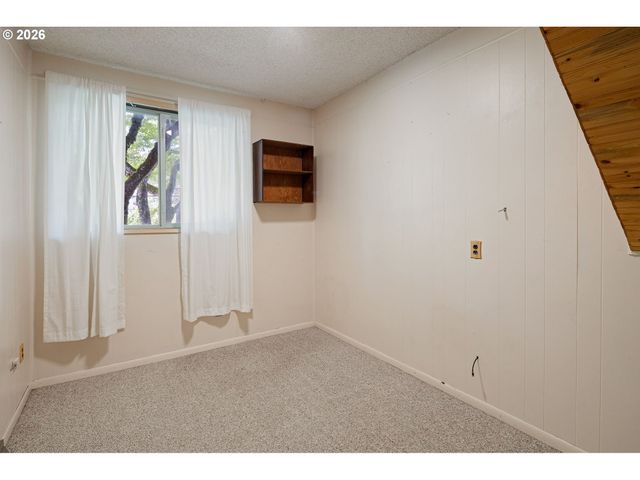 2090 HAWKINS Ln, Eugene, OR 97405