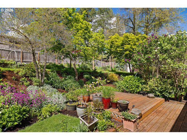 2090 HAWKINS Ln, Eugene, OR 97405