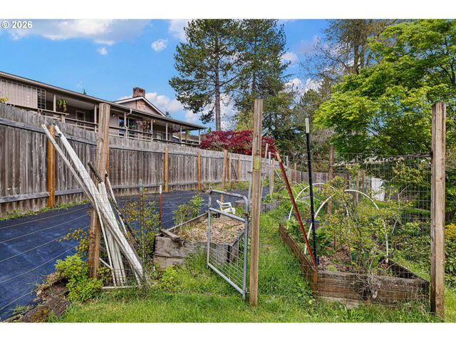 2090 HAWKINS Ln, Eugene, OR 97405