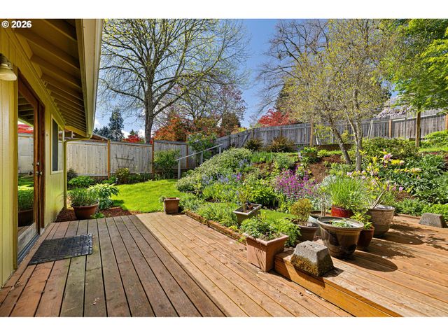 2090 HAWKINS Ln, Eugene, OR 97405