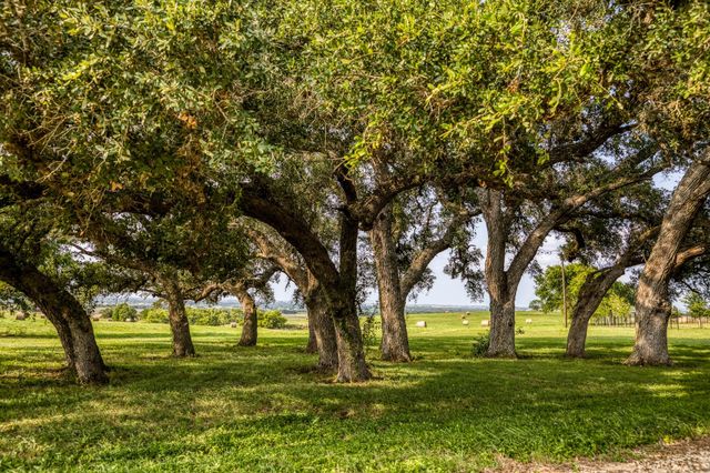 3575 County Road 271, Moulton, TX 77975